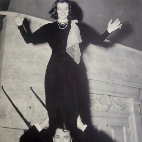 Katharine Hepburn "Me - Stories of My Life" w/165 pics. Like new. Hardcover - Picture 3 of 7